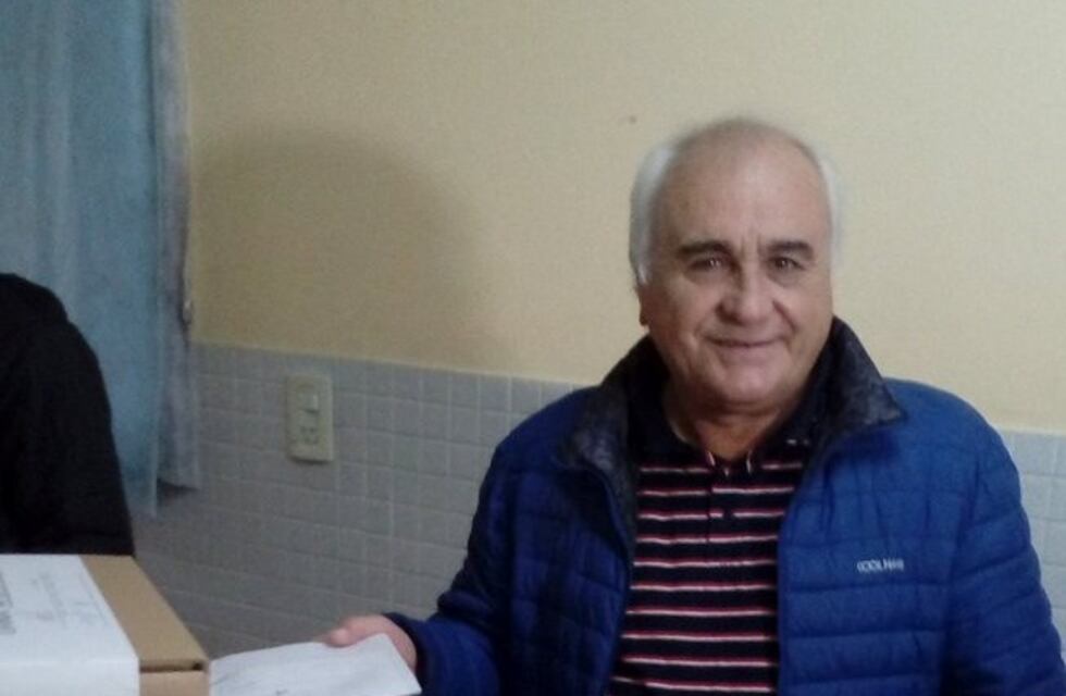 Fernando Rossi emitió su voto en El Tío