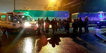 Los médicos confirmaron que el conductor herido perdió la vida en el lugar\u002E (@tvregnoticias)