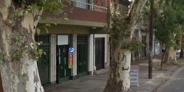 Se entregó este lunes el presunto abusador de una kiosquera en Sarmiento al 2800\u002E (Google Street View)