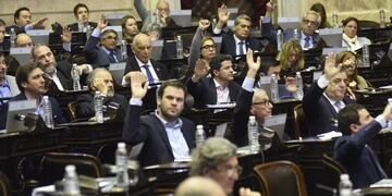 Fotografía cedida por la Cámara de Diputados de Argentina durante la sesión este jueves en Buenos Aires (Argentina)\u002E Crédito: EFE/Cortesía de la Cámara de Diputados\u002E