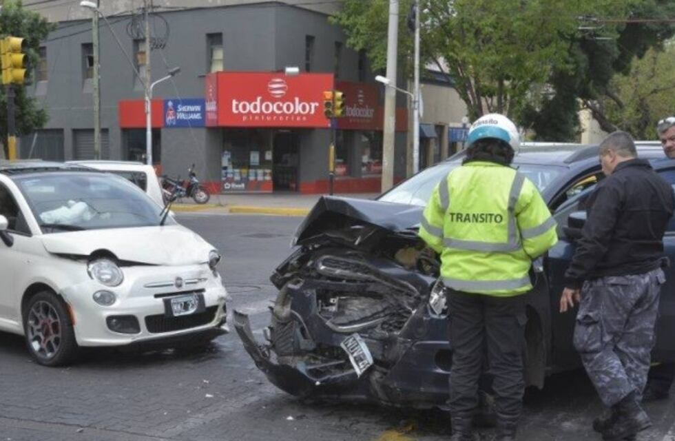 Mendoza: un violento choque complicó el tránsito en la Quinta Sección