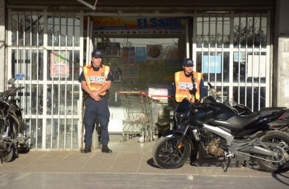 Robo en banda a un súper: se llevaron pañales y electrodomésticos