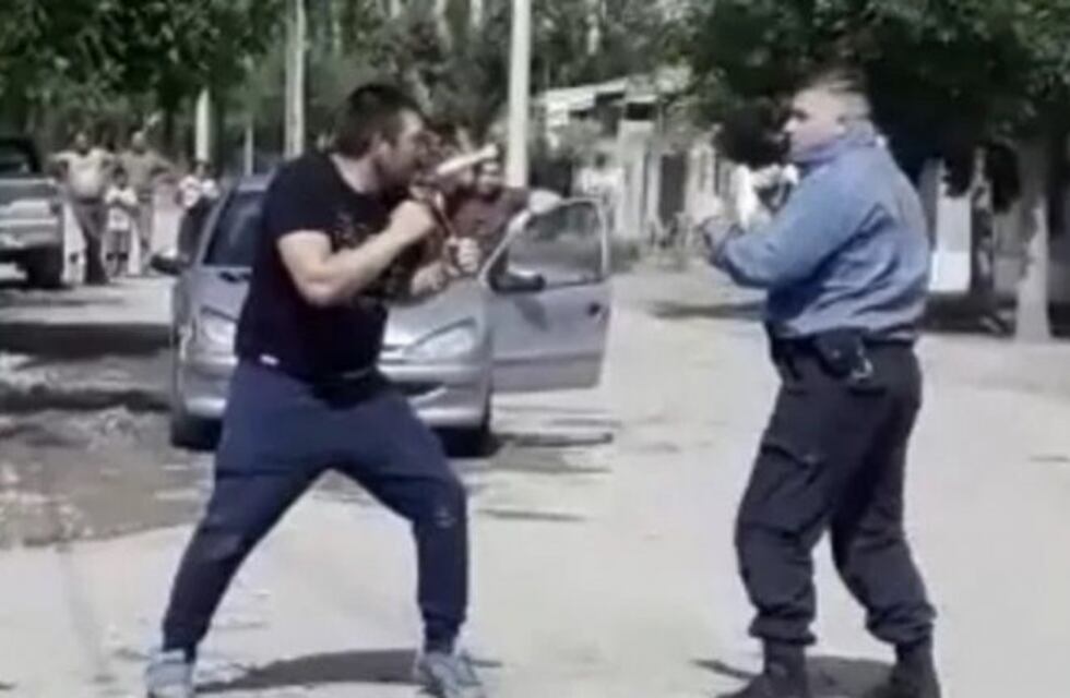 Villa Regina: quiso impedir un allanamiento y terminó a las piñas con un policía