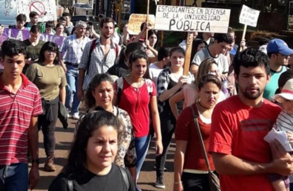 Universitarios de Posadas marcharon en defensa del boleto educativo gratuito