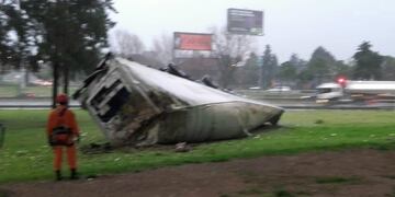 Camión perdió el control en la General Paz (Foto: Twitter)