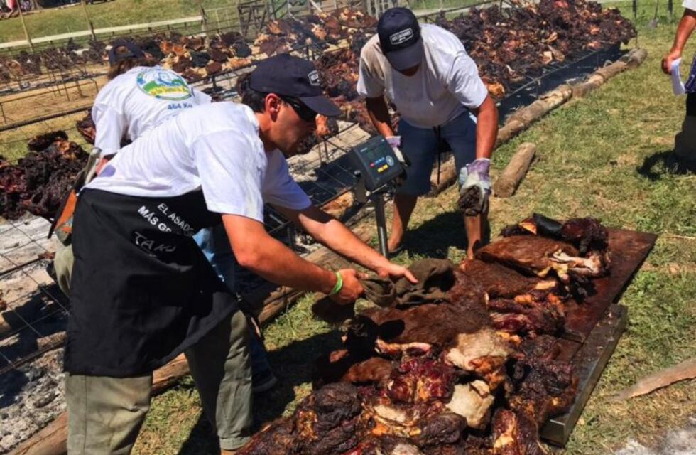 Uruguay rompió el récord del asado con cuero más grande del mundo