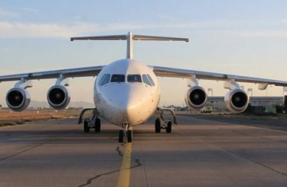 Autoridades británicas en Malvinas contratan línea aérea chilena