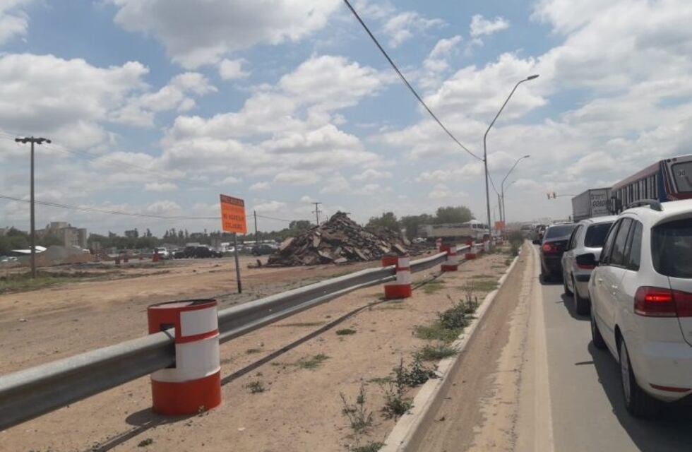 Embotellamiento y demoras de tránsito en la zona del Kempes