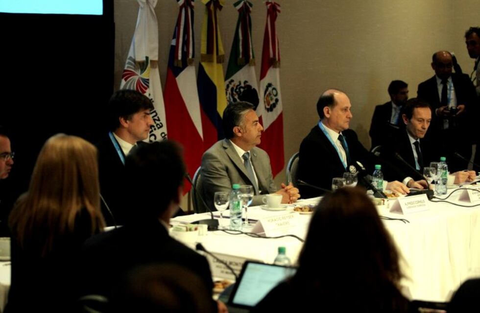 Con un seminario sobre la Alianza del Pacífico abrió oficialmente la Cumbre del Mercosur