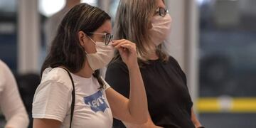 Coronavirus: un grupo de argentinos fabrica barbijos reutilizables e impermeables (Foto: imagen ilustrativa/Reuters)