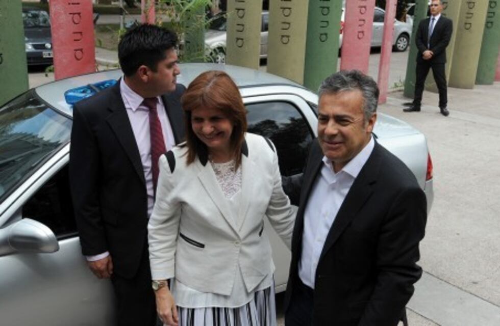 Bullrich llega a la provincia para entregar elementos a la Policía