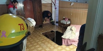 Los Bomberos Voluntarios de Las Rosas encabezaron el operativo de rescate\u002E (Facebook)