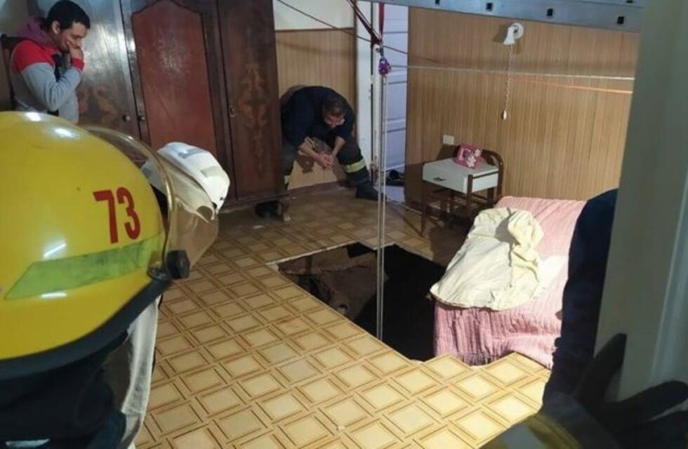 Abuela y médica se cayeron a un profundo pozo que se abrió en un hogar de ancianos