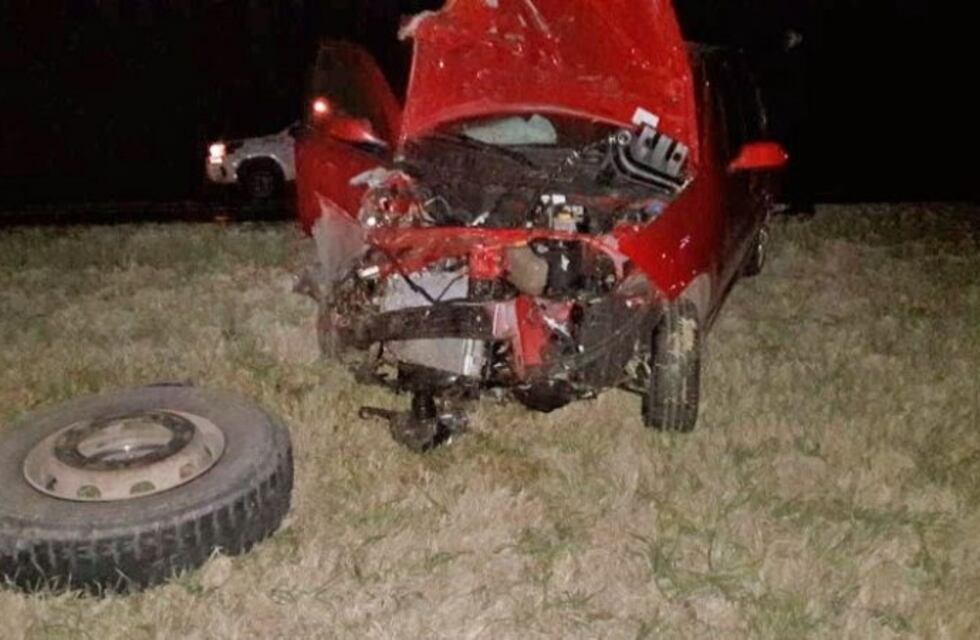 Tres heridos en Mackenna tras chocar su auto contra las duales de un camión que se desprendieron