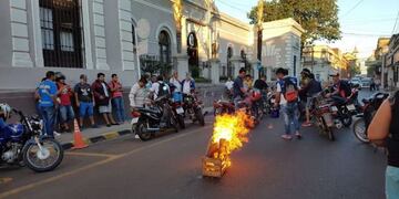 Protesta de tarjeteros en Corrientes\u002E (Foto: El Litoral)