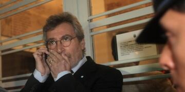 conflicto en la eleccion de autoridadesrnrnBUENOS AIRES 18/10/2011 reeleccion del presidente de la afarnDYN802, BUENOS AIRES 18/10/2011, EL PRESIDENTE DE INDEPENDIENTE DE RIVADAVIA DE MENDOZA, DANIEL VILA EN LA SEDE DE LA AFA.FOTO:DYN/PABLO MOLINA. buenos aires DANIEL VILA nuevamente reelecto presidente de la afa eleccion elecciones en la asociacion del futbol argentino presidente del club independiente de rivadavia