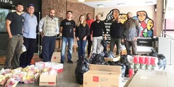 La Universidad reparte alimentos entre los becarios del comedor (Facebook)