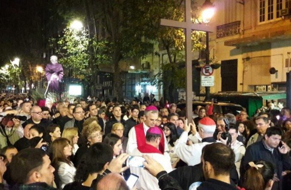Miles de fieles participaron del Vía Crucis en la Ciudad