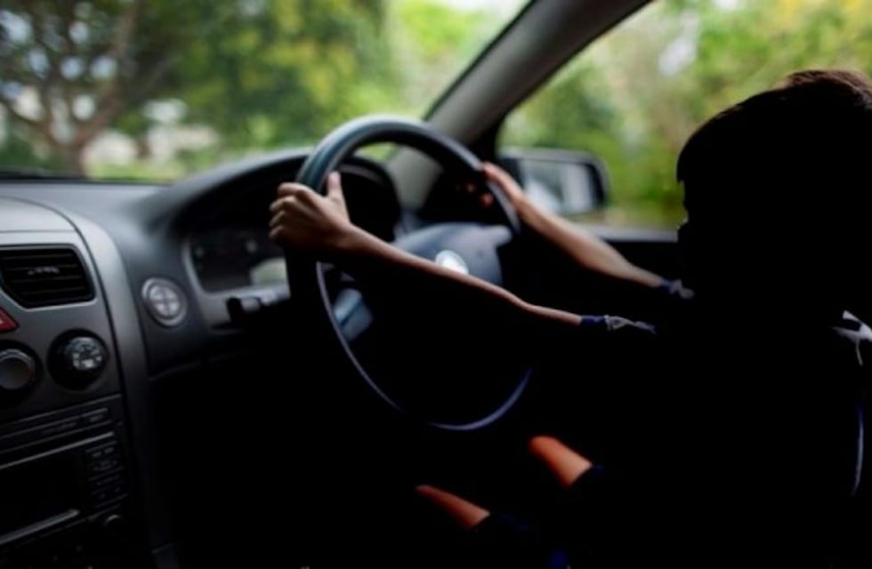 Un nene de 8 años le sacó el auto a su mamá y salió a manejar a la autopista