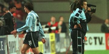 Andrés Guglielminpietro y Marcelo Bielsa en la Selección Argentina\u002E (Archivo)