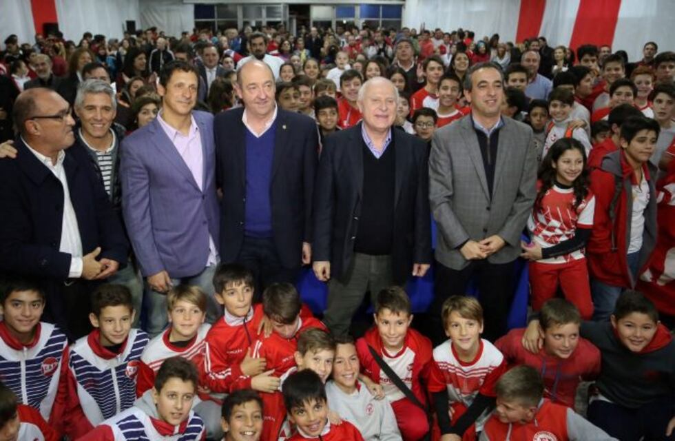 Provincia entregó $5 millones al Club Provincial