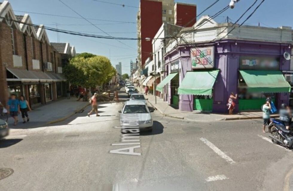 ¡Hasta las manos! Detuvieron en pleno centro a un menor con una rueda de bicicleta robada