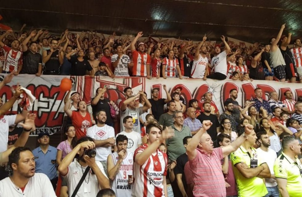 El público de Instituto, a lo campeón: aplaudió el festejo del rival