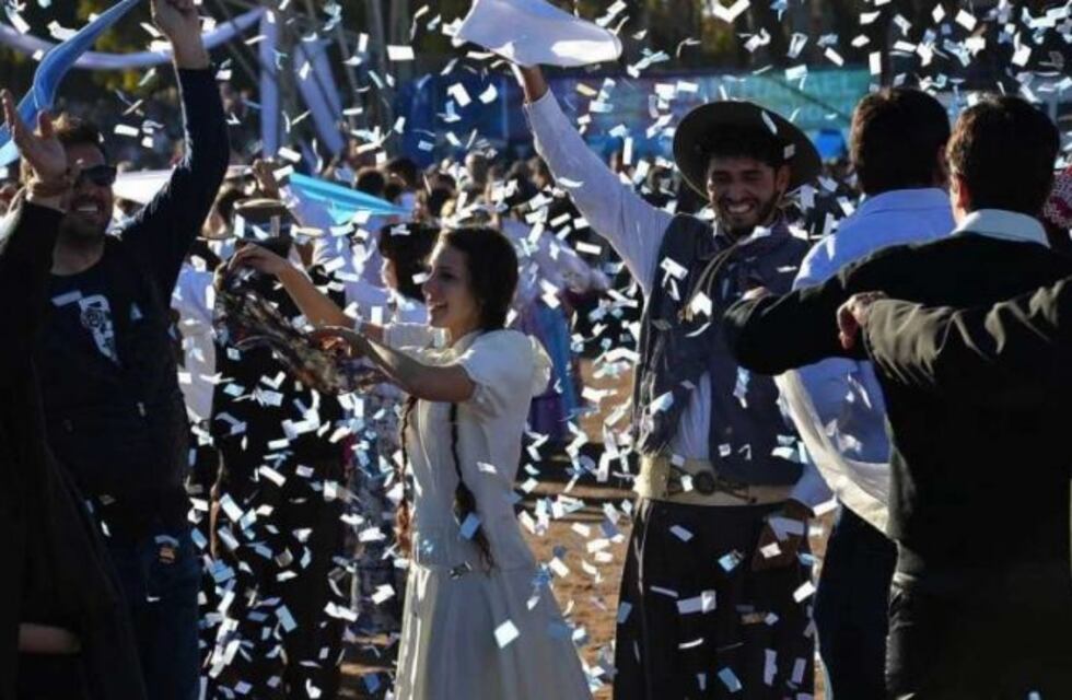 Vecinos no quieren perder la tradición: se vine el Pericón más grande del mundo virtual