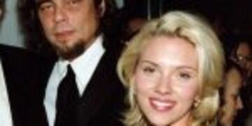 Del Toro y Scarlett.