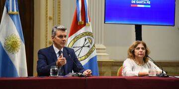 El secretario de Turismo, Alejandro Grandinetti, y la secretaria de Salud, Sonia Martorano, actualizaron la situación epidemiológica\u002E (@gobsantafe)
