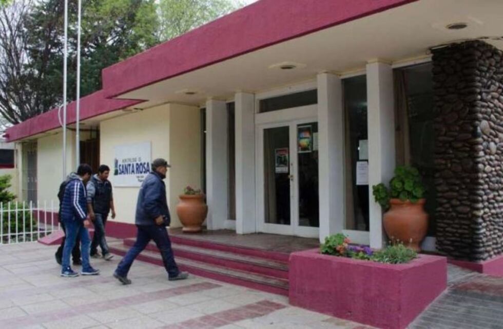 Echaron a 152 trabajadores estatales en Santa Rosa