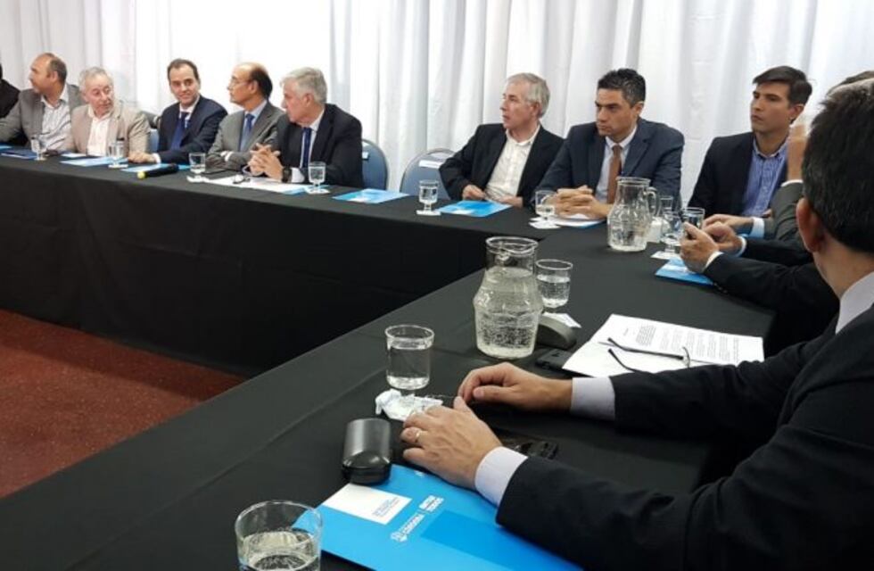 La Unicameral en Río Cuarto: firman convenio y autorizan que se llame De la Sota al Parque de los Azudes