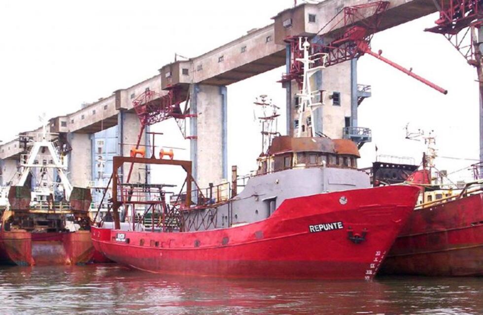 Continúa la búsqueda de los siete tripulantes desparecidos del pesquero hundido en Chubut