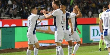 Menéndez anotó el primero y fue incontrolable para la defensa del Lobo\u002E