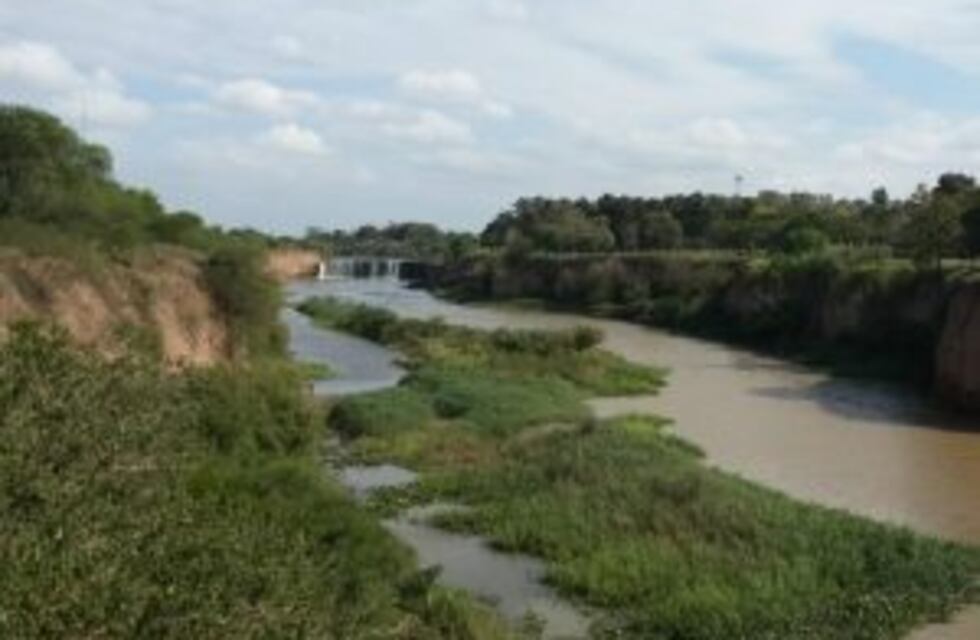 La cascada del Saladillo se estabilizó a 180 metros del puente Ayacucho