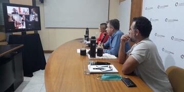Videoconferencia del intendente Luis Castellano con su gabinete