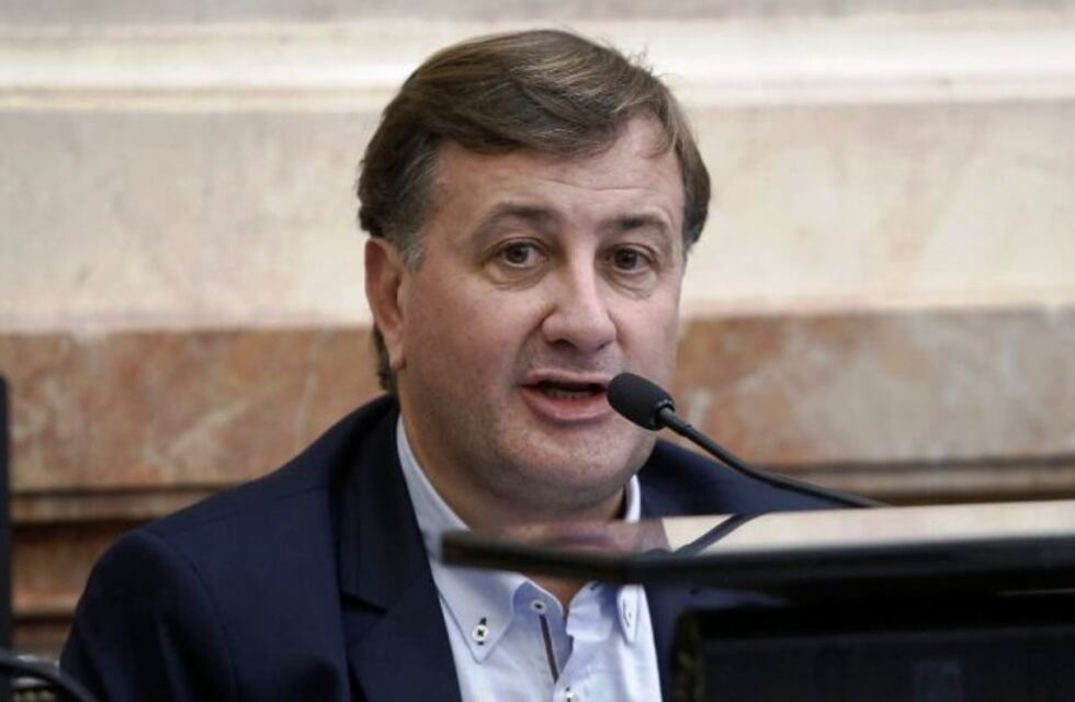 Catalán Magni le pidió la renuncia al Embajador Carlos Sersale