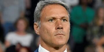 Eliminaron a Marco Van Basten del videojuego FIFA 20 por emitir un saludo nazi en televisión (Foto: web)