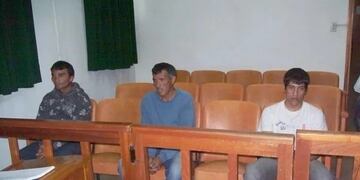 Juan Carlos Bates, al centro, cuando lo condenaron a reclusión perpetua\u002E