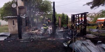 Villa del Prado: se generó un incendio que dejó pérdidas totales en una vivienda