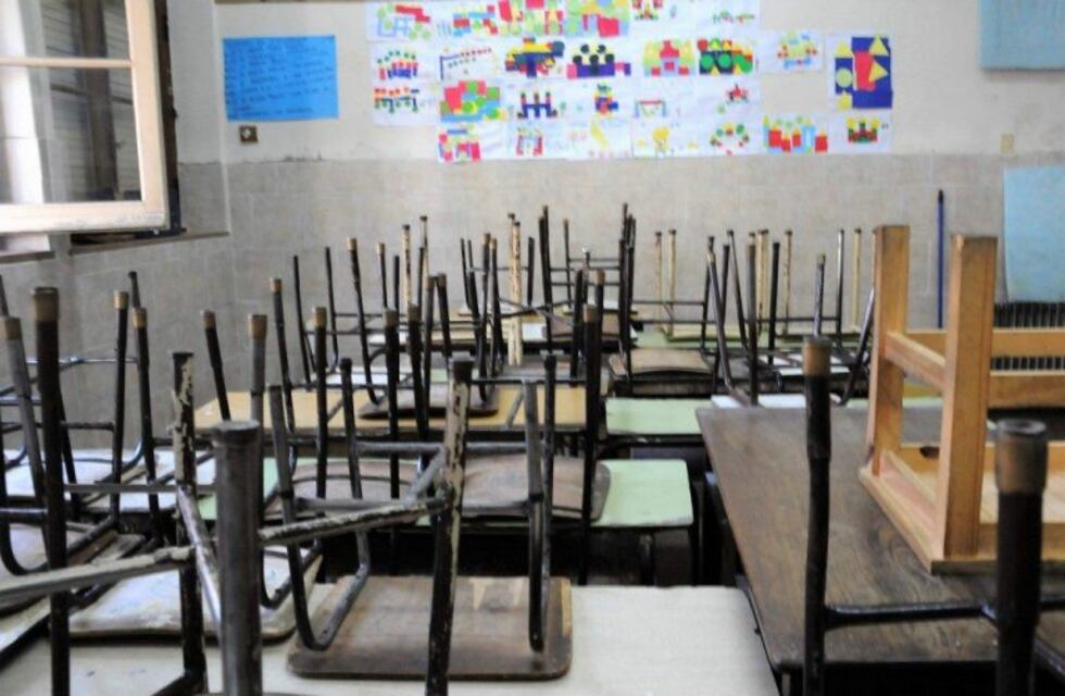 Ya son más de 10 las escuelas que suspendieron las clases por la caída de agua nieve en Mar del Plata