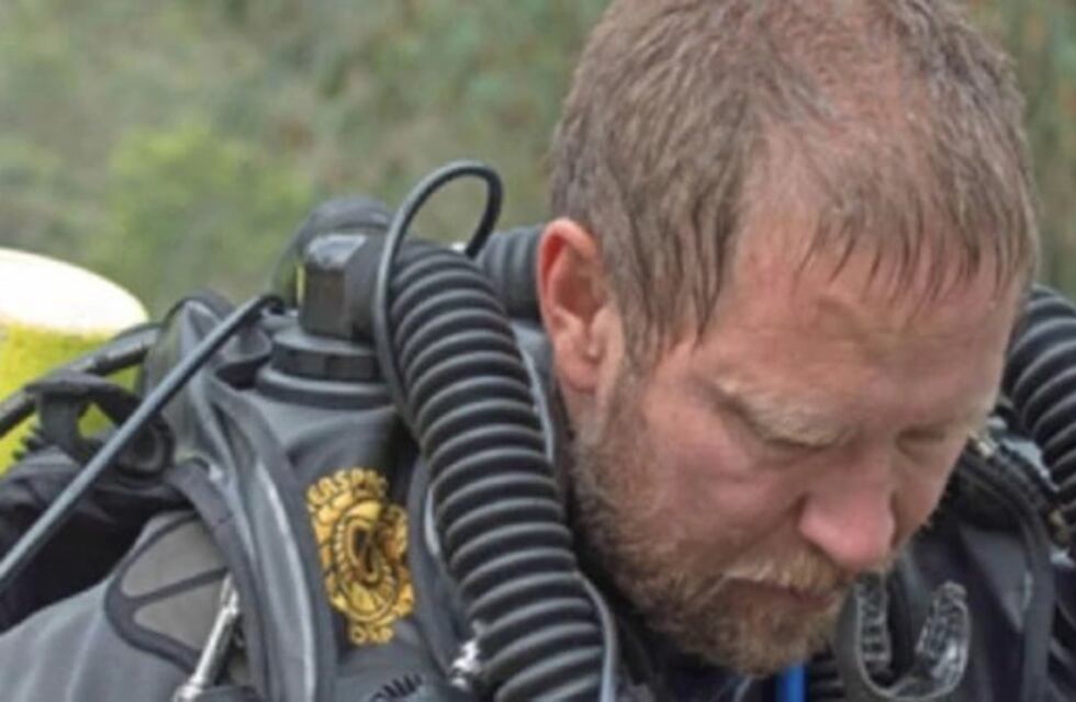 El médico que acompañó hasta el final del rescate a los chicos de Tailandia perdió a su padre