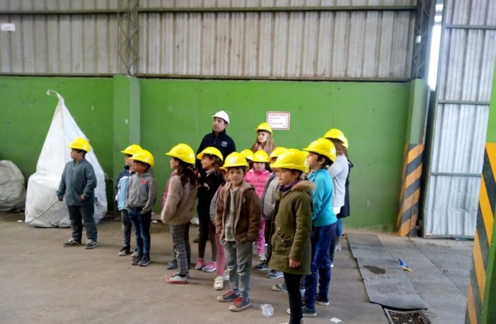 La Secretaría de Gestión Ambiental continúa con las visitas y charlas en colegios