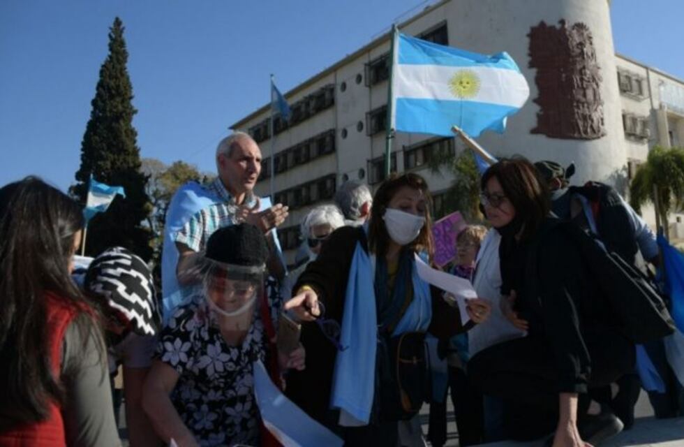 En San Juan una caravana se sumó a las protestas contra el Gobierno