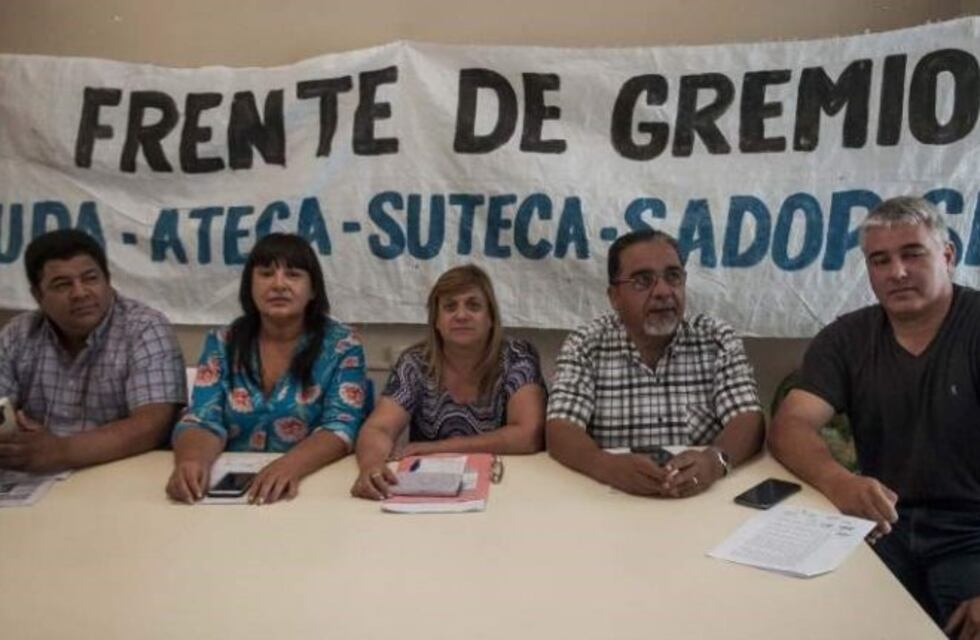 Los docentes piden un bono especial de 5 mil pesos