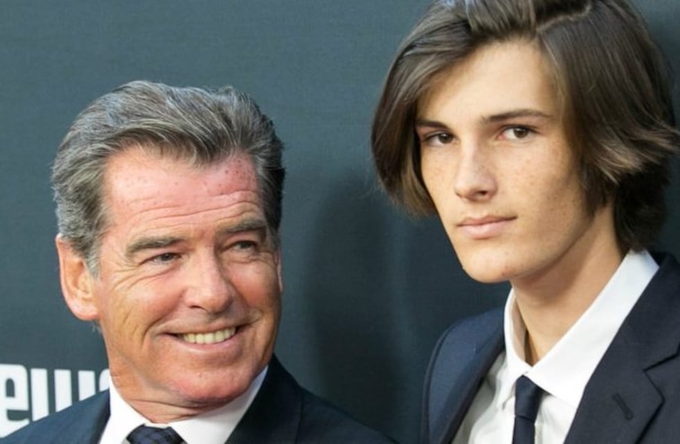 Paris, el hijo modelo de Pierce Brosnan, deslumbró en la Semana de la Moda