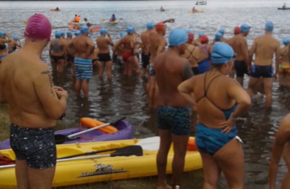 Se realizó una nueva edición del cruce a nado en Villa Rumipal.