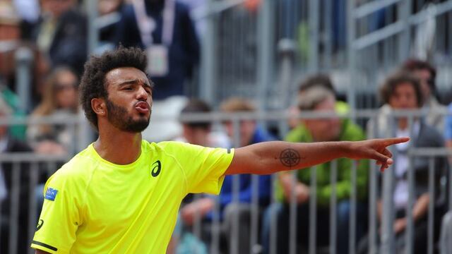 ARCHIVO - El francu00e9s Maxime Hamou durante el encuentro ante Jerzy Janowicz el 26/05/2017 en el Abierto de tenis de Paru00eds, Francia. La organizaciu00f3n de Roland Garros expulsu00f3 el 30/05/2017 a Hamou del torneo por propasarse con una periodista de televisiu00f3n.rn(Vinculado al texto de dpa