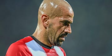 Argentina's Estudiantes de La Plata Juan Sebastián Verón reacts during their Copa Libertadores 2017 football match against Nacional de Medellin at the Atanisio Giradot stadium in Medellin, Colombia on May 2, 2017\u002E  / AFP PHOTO / Luis Acosta medellin colombia juan sebastian veron campeonato torneo copa libertadores 2017 futbol futbolistas partido Atletico Nacional estudiantes de la plata