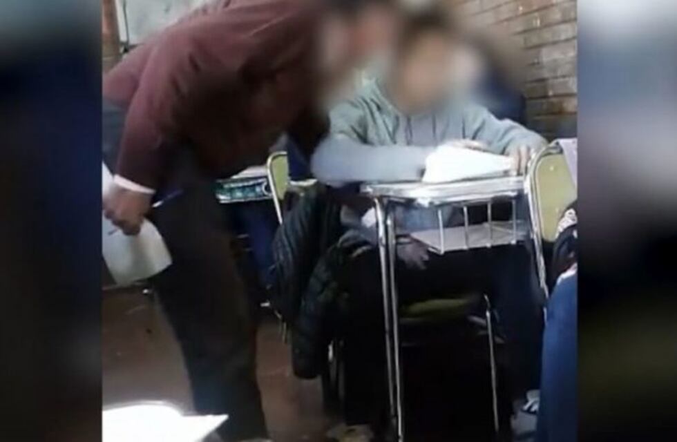 Tremendo: un profesor le tocó los genitales y le gritó a un alumno